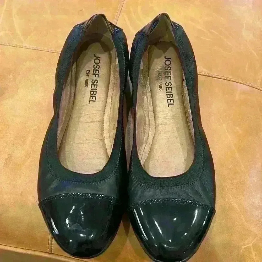 Joseph Seibel cushioned leather black flats‎ women’s size 8.